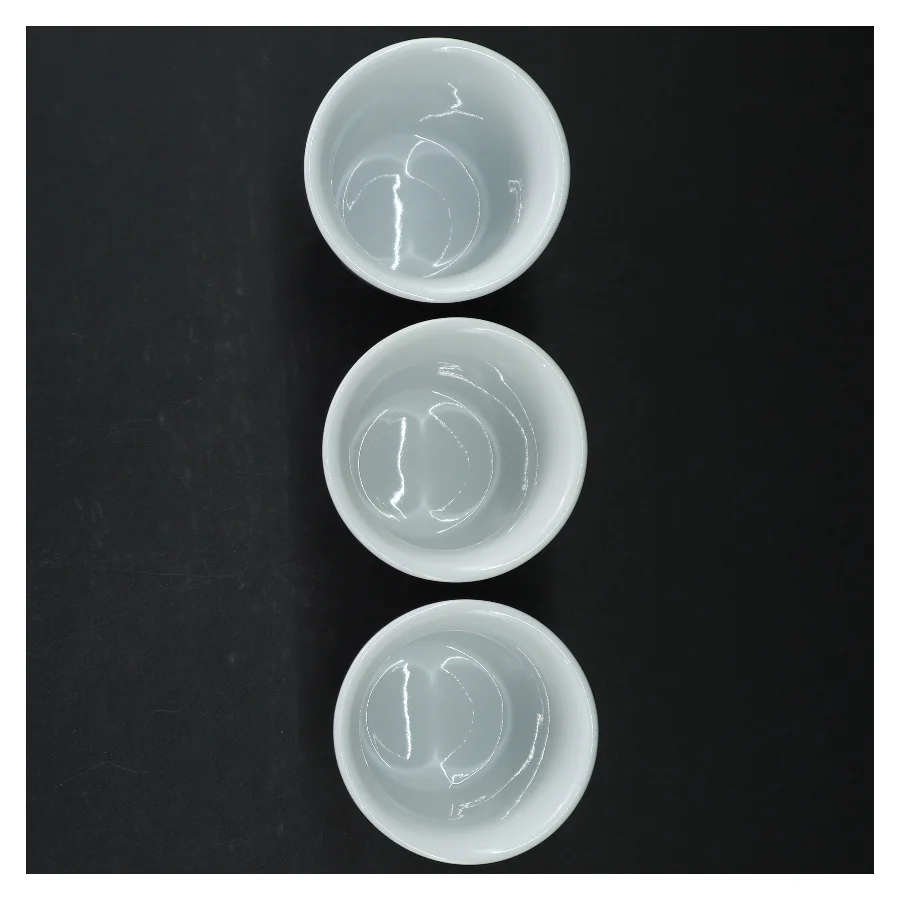 Designer porcelænskopper (str. H. 9,5 cm. ø. 8 cm)