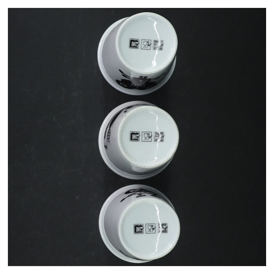 Designer porcelænskopper (str. H. 9,5 cm. ø. 8 cm)