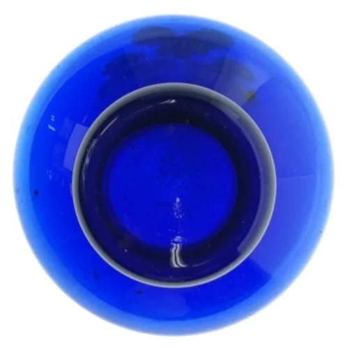 Blå glasvase med guldkant og blomsterdekoration (str. H. 18 cm)