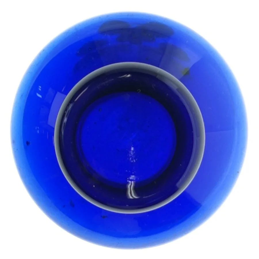 Blå glasvase med guldkant og blomsterdekoration (str. H. 18 cm)