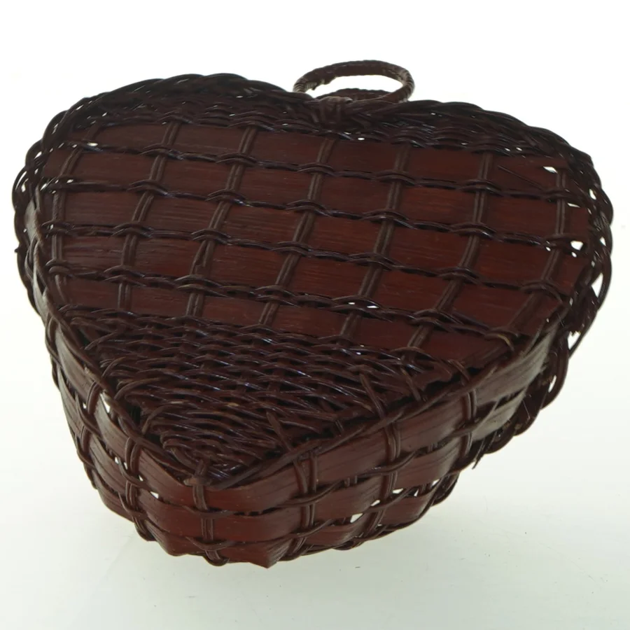 Flettede hjerteformede kurve til vægophæng (str. 20-16 cm)