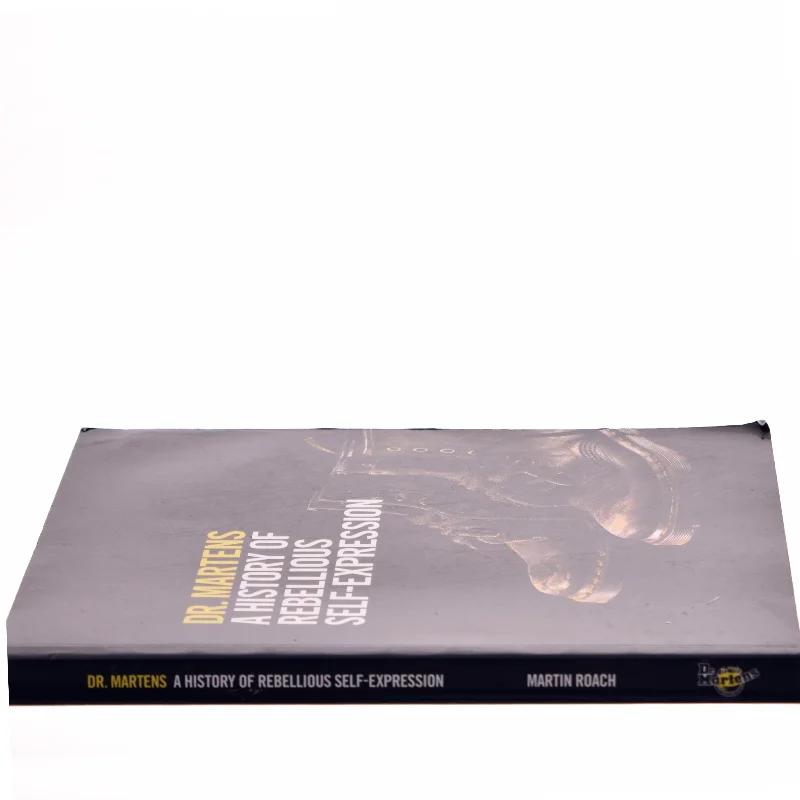 Dr. Martens: A History of Rebellious Self-Expression af Martin Roach (Bog)