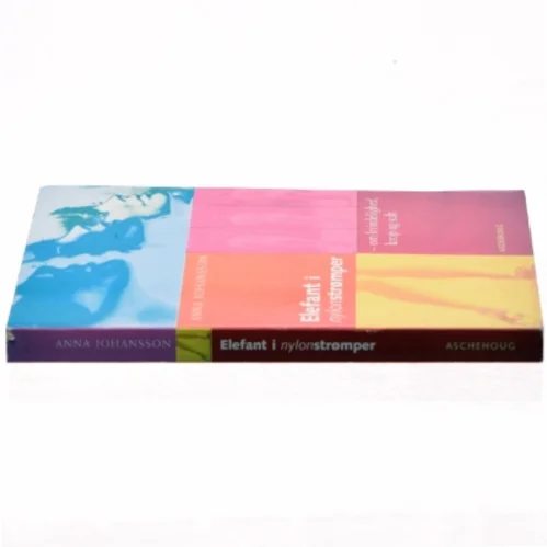 Elefant i nylonstrømper : om kvindelighed, krop og sult af Anna Johansson (Bog)