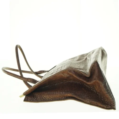 Brun rummelig skindtaske med krokodillepræg fra Bon Goût (str. 40 x 32 x 18 cm)