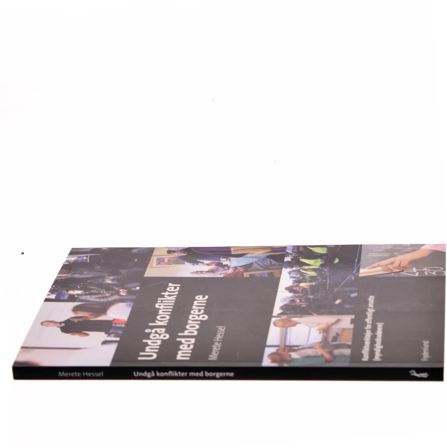 Undgå konflikter med borgerne : konfliktværktøjer for offentligt ansatte (myndighedsudøvere) af Merete Hessel (f. 1957) (Bog)