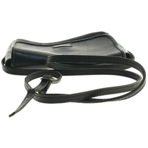 Klassisk Sort Crossbody skuldertaske i læder fra Burkelys Leatherhouse (str. 20 x 15 cm)