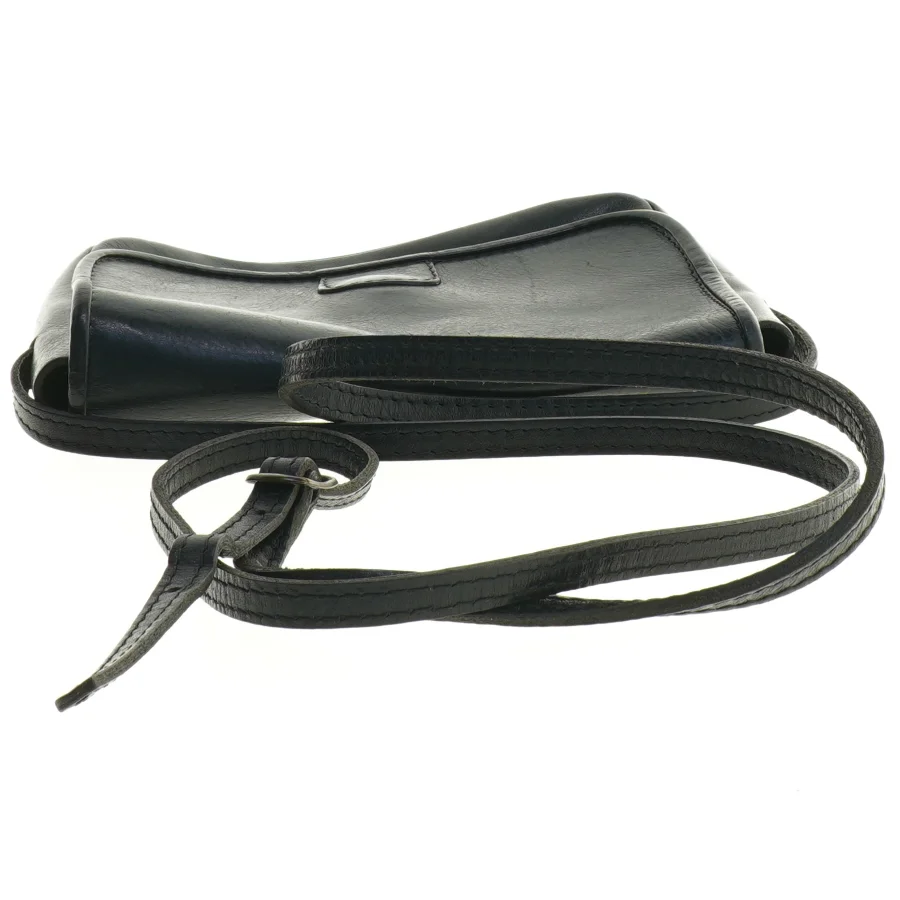 Klassisk Sort Crossbody skuldertaske i læder fra Burkelys Leatherhouse (str. 20 x 15 cm)