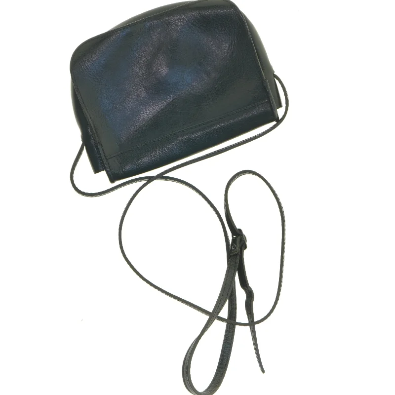 Klassisk Sort Crossbody skuldertaske i læder fra Burkelys Leatherhouse (str. 20 x 15 cm)