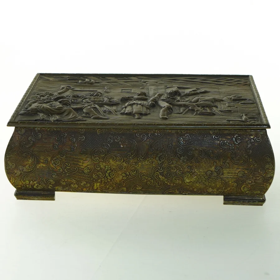 Dekorativ bronze boks med låg (str. 21 x 16 cm)