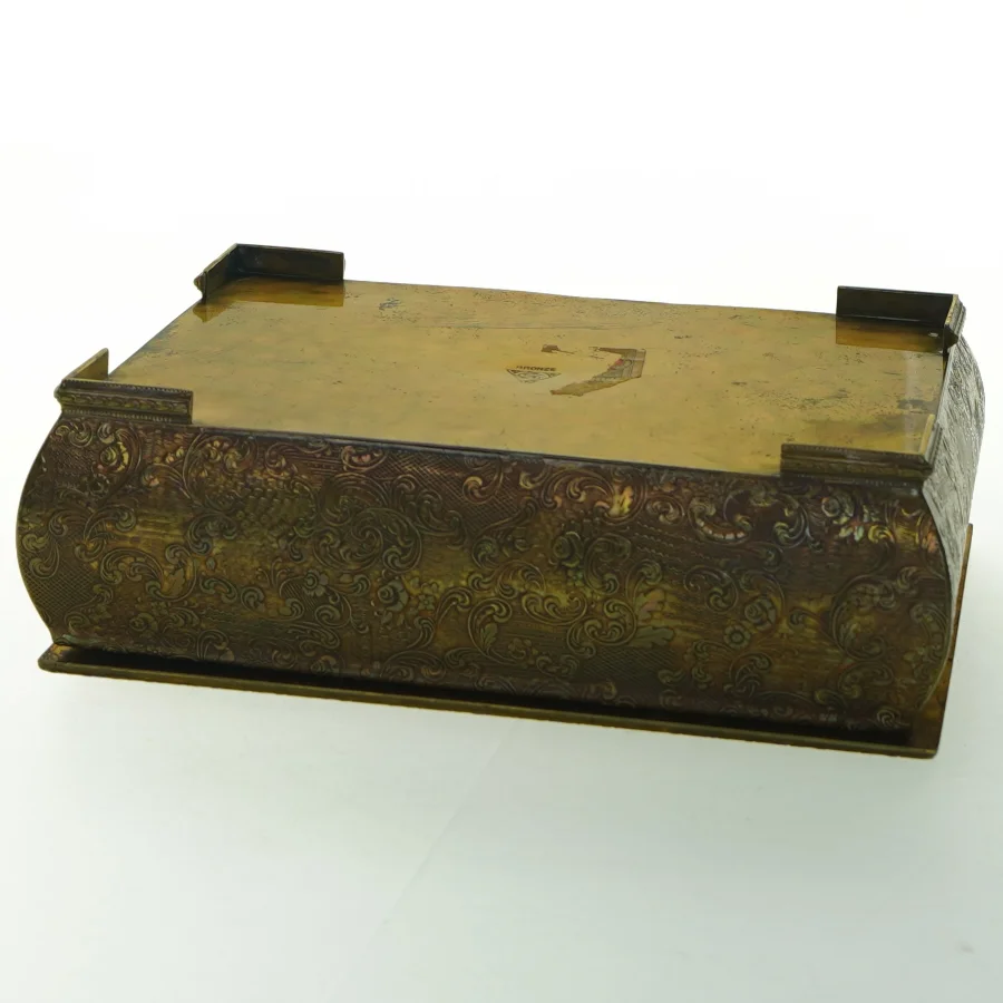 Dekorativ bronze boks med låg (str. 21 x 16 cm)