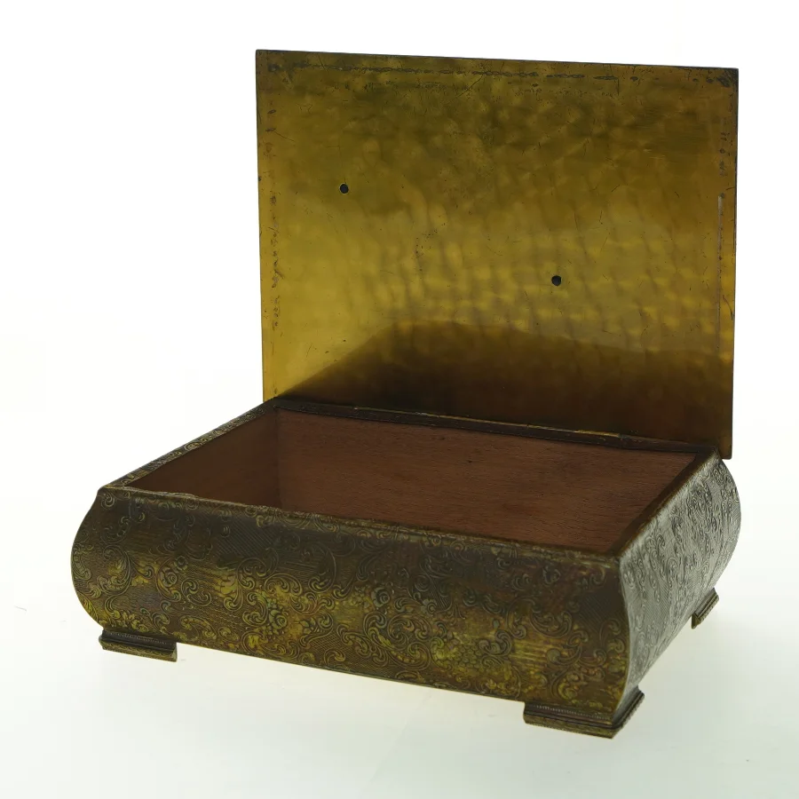 Dekorativ bronze boks med låg (str. 21 x 16 cm)