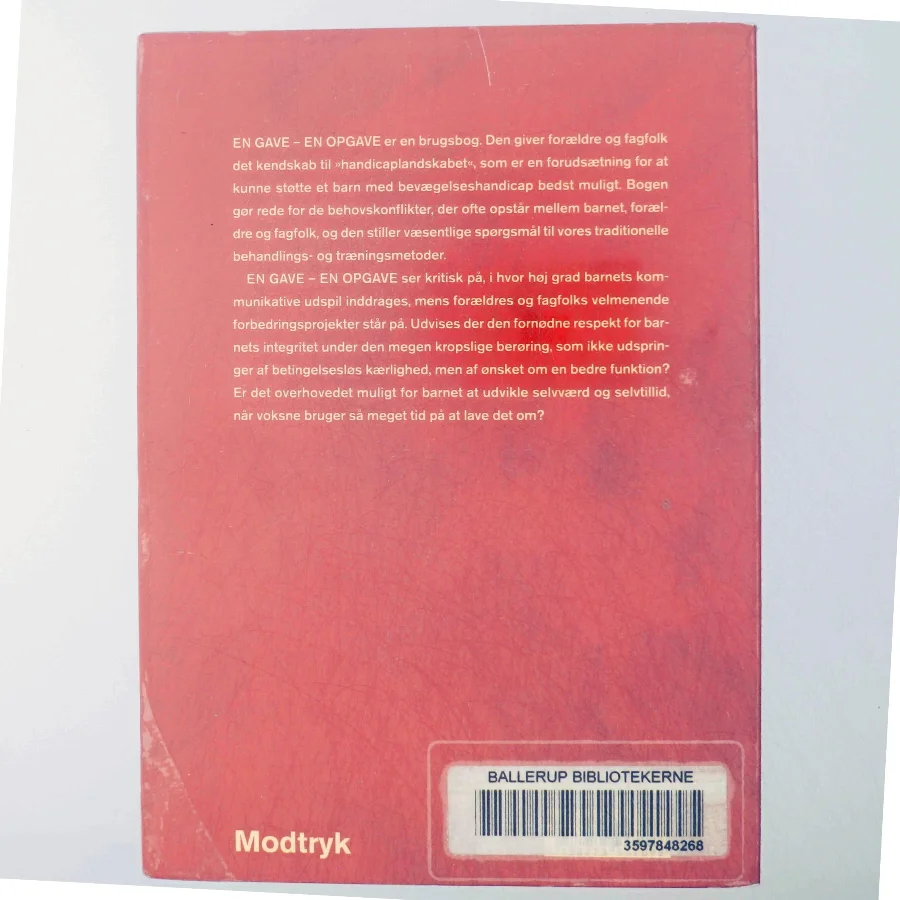 En gave - en opgave, brugsbog til forældre og fagfolk om småbørn med bevægelseshandicap af Hanne Klitgaard Larsen (Bog)