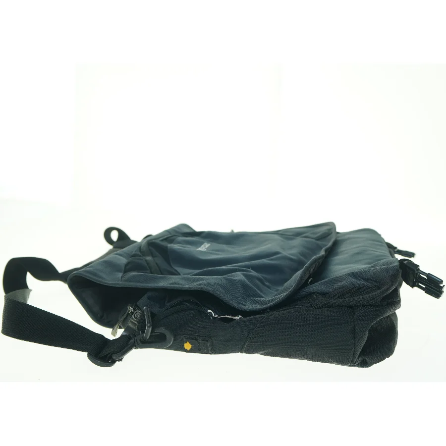 UBRUGT JanSport PC skuldertaske fra Jansport (str. 42 x 34 x 11 cm)