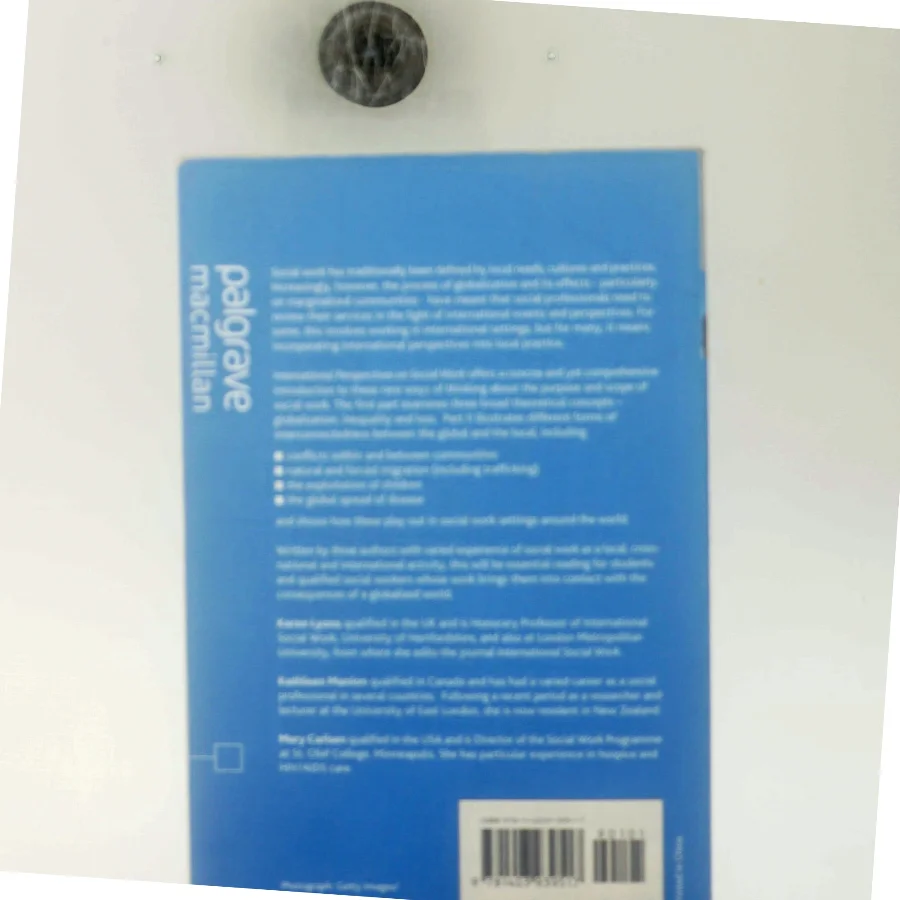 International perspectives on social work : global conditions and local practice (Bog)