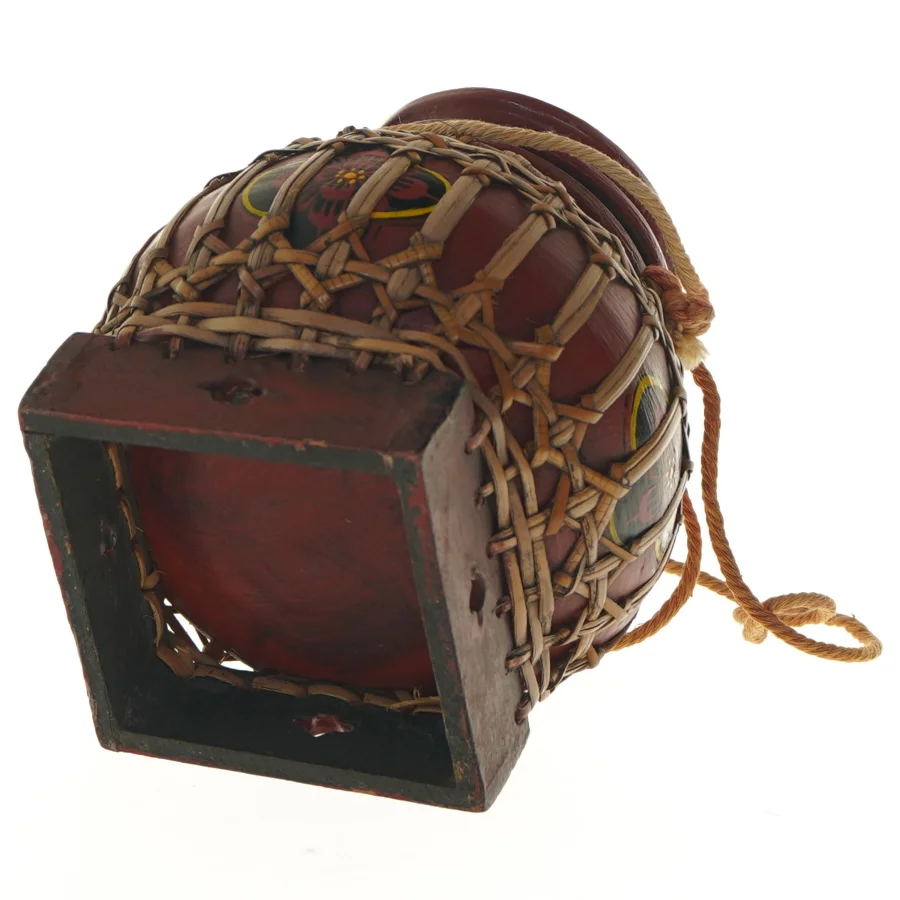 Smuk og dekorativ gammel asiatisk risspand med låg. Beholder (str. 17 cm)