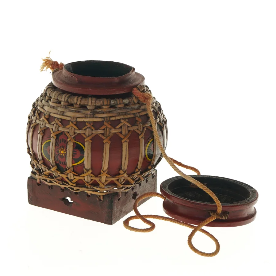 Smuk og dekorativ gammel asiatisk risspand med låg. Beholder (str. 17 cm)