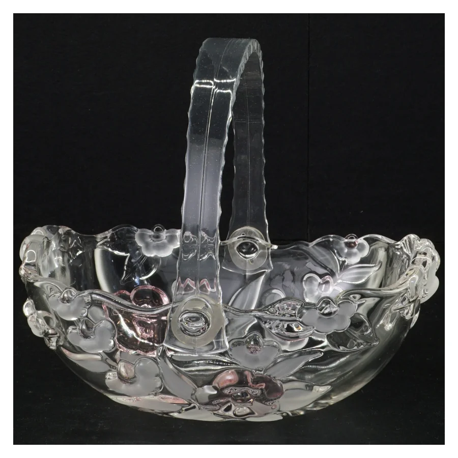 Kurv i krystal glas med blomsterdekoration (str. 20 x 16 x 17 cm)