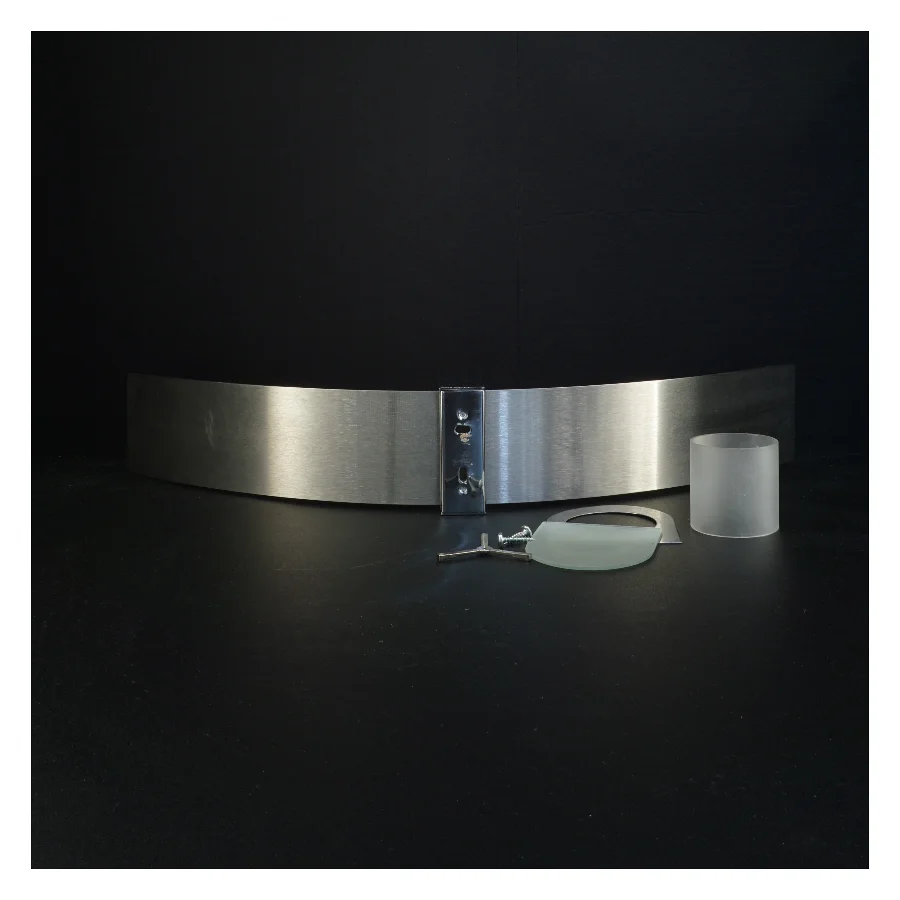 Væghængt lyseholder Arc i rustfrit stål fra Herstal komplet (str. 51 x 8 cm)