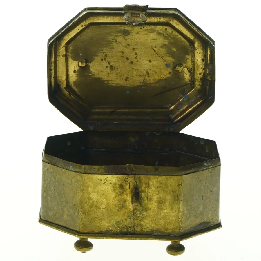 Antik messing teboks (str. 12 x 9 cm)