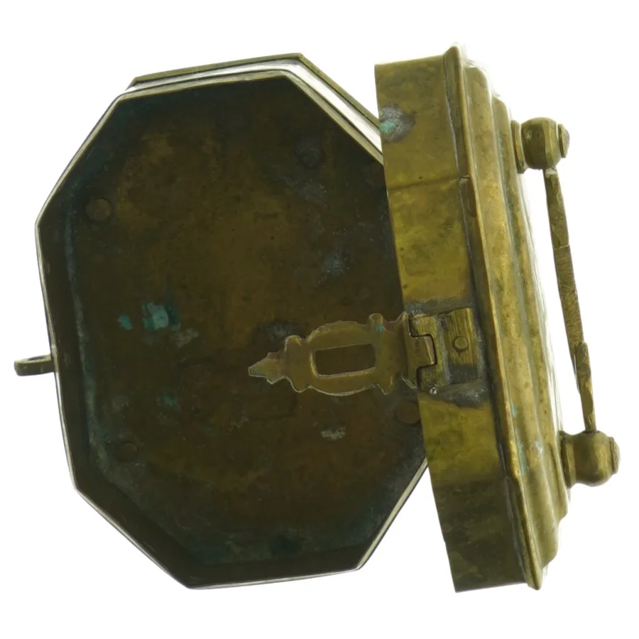 Antik messing teboks (str. 12 x 9 cm)