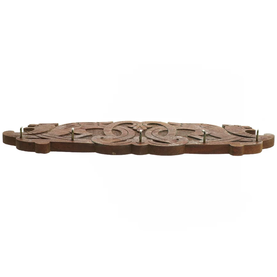 Udsmykket træknagerække (str. 37x12 cm)