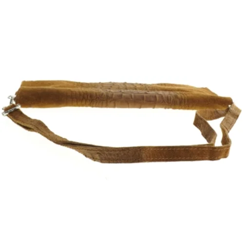 Brun skuldertaske i ruskind med krokodillepræg (str. 30,5 x 16 cm)