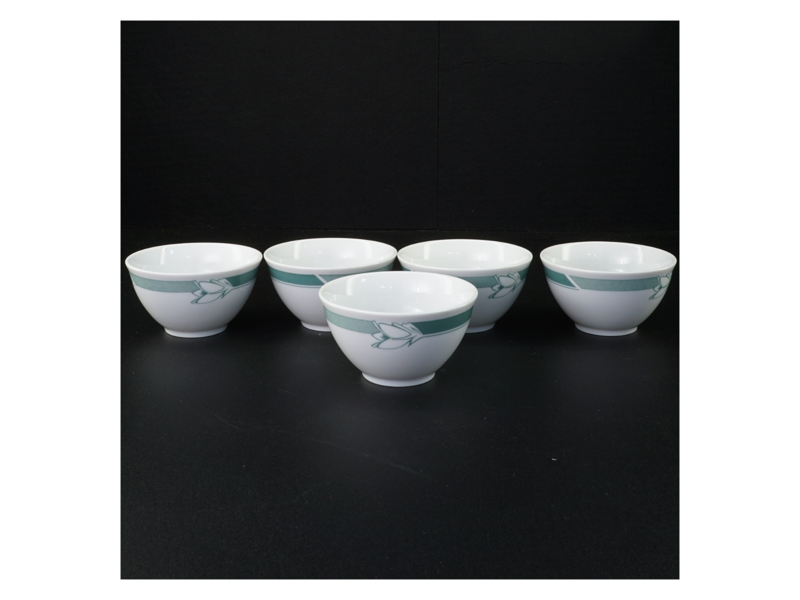 Sæt af hvide porcelænsskåle fra Raadvad (str. 10 x 6 cm)