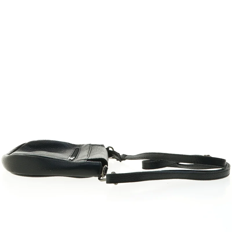 Sort Crossbody skuldertaske I blødt præget læder (str. 22 x 23 cm)