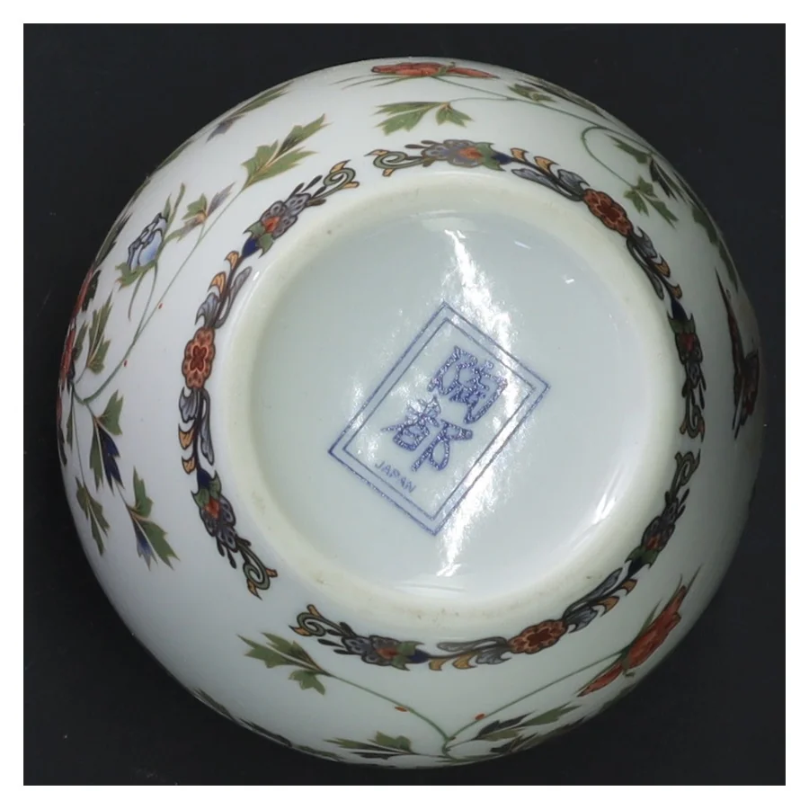 Japansk Porcelæns vase med blomstermotiv (str. 10x9 cm)