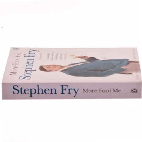 More Fool Me af Stephen Fry fra Penguin (Bog)