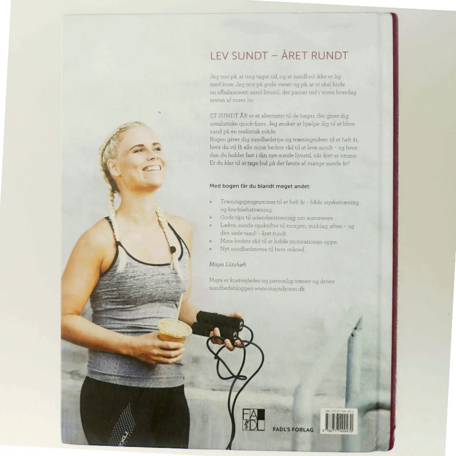 Et sundt år : træning og opskrifter til hele året af Maya Lützhøft (Bog)