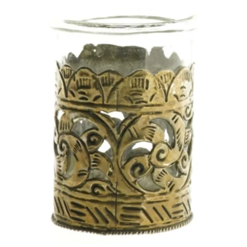 Glas vase med metalornamentik (str. 10 x 7 cm)