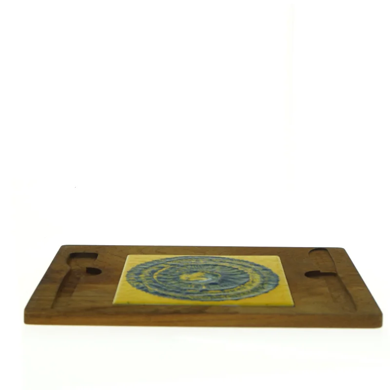 Træbakke med kakkel (str. 29 x 21 cm)