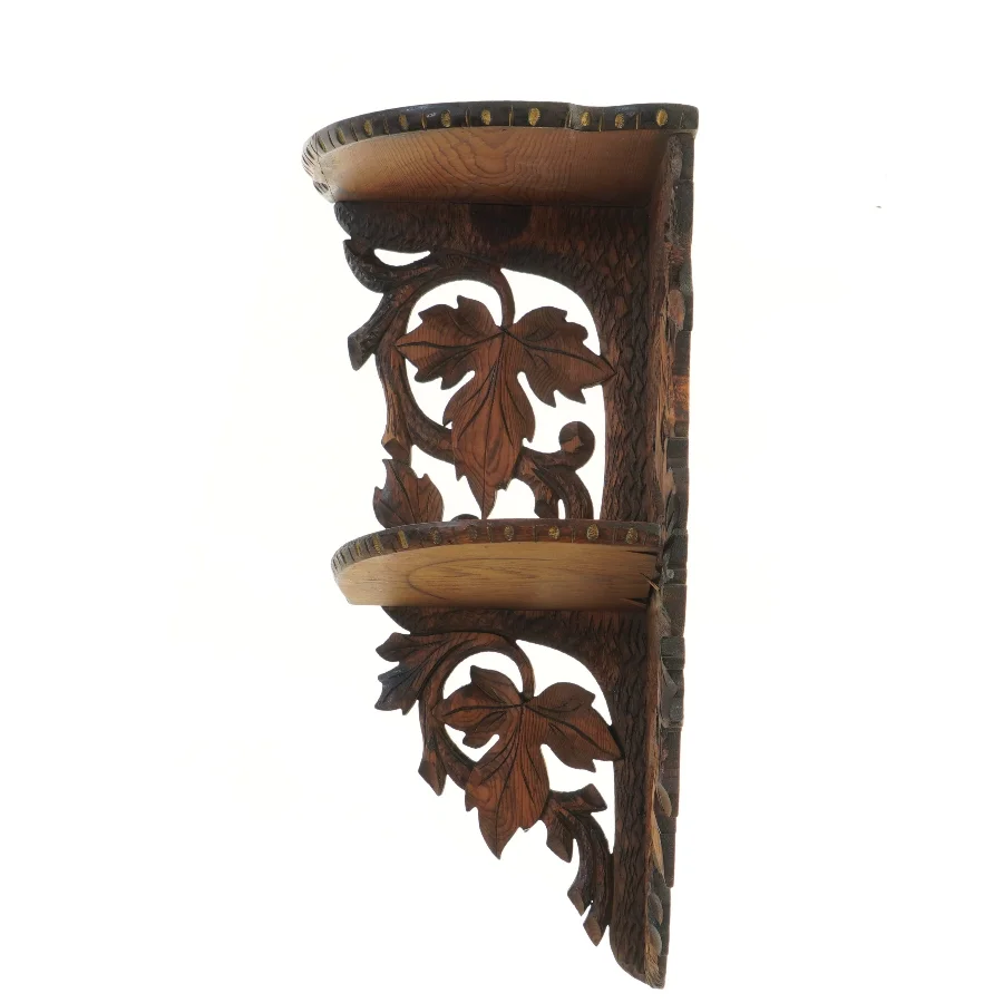 Håndlavet udsmykket væghylde (str. 47x21 cm)