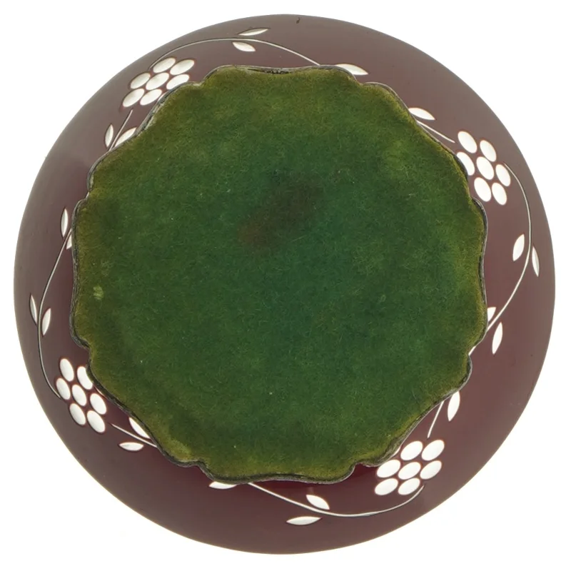 Dekorativ böhmisk glas skål opsats med udskårne detaljer på metal fod (str. 14,5 x 6 cm)