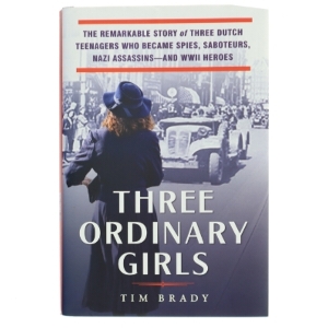 Three Ordinary Girls af Tim Brady (Bog)