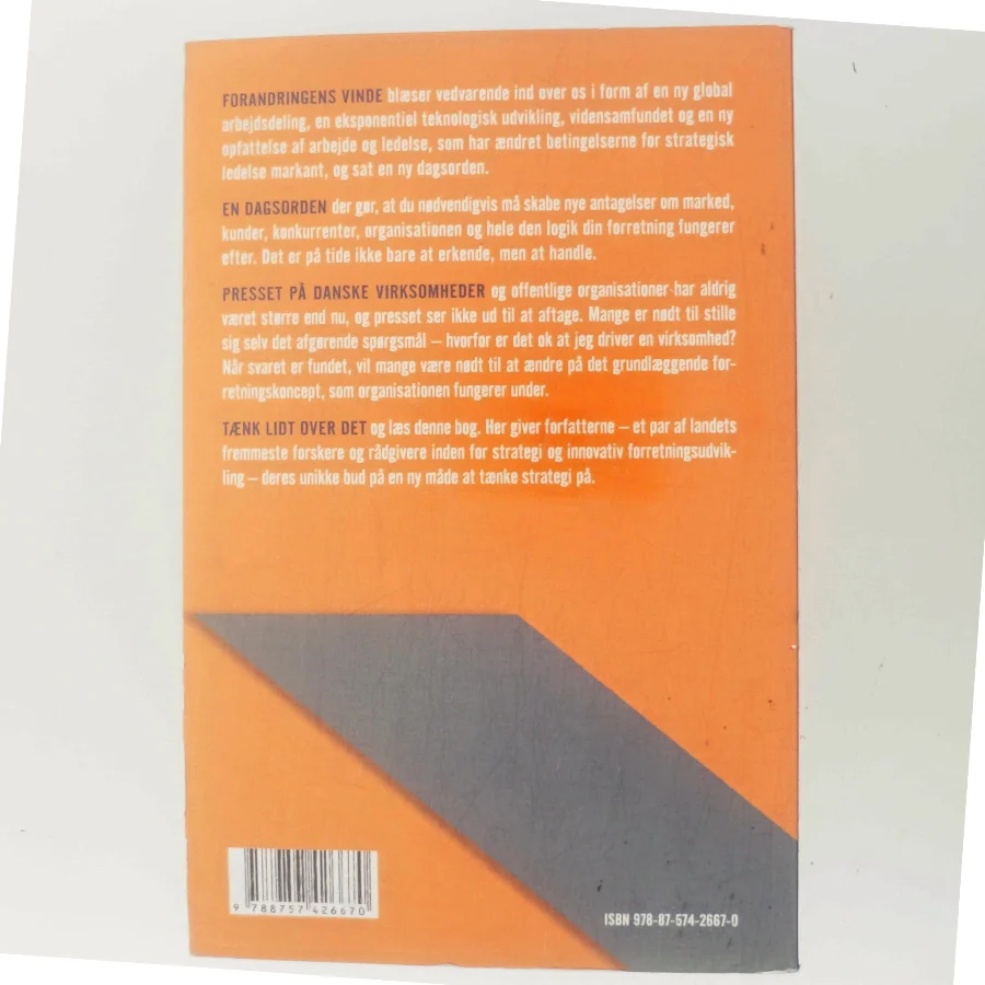 Fast forward strategi : en moderne og nødvendig opfattelse af strategi! af Anders Drejer (Bog)