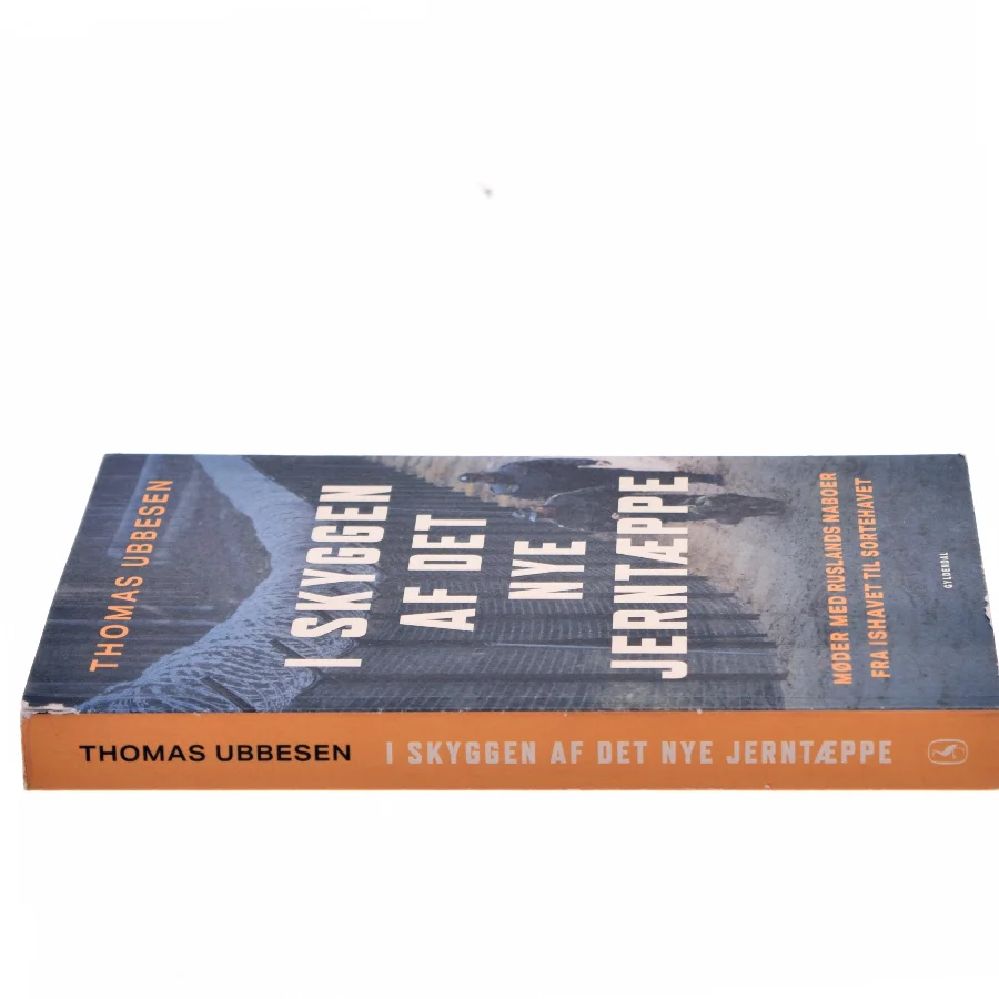 I skyggen af det nye jerntæppe : møder med Ruslands naboer fra Ishavet til Sortehavet af Thomas Ubbesen (f. 1956) (Bog)
