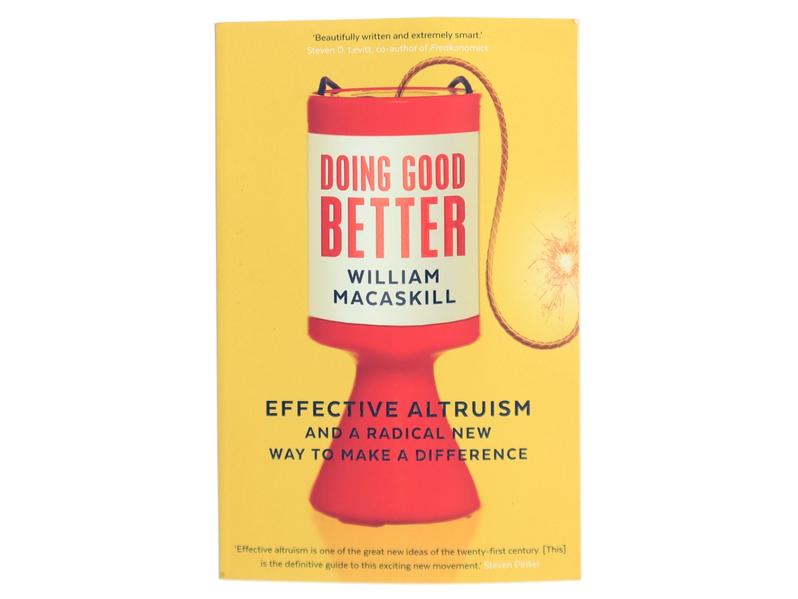 Doing good better : effective altruism and a radical new way to make a difference af William MacAskill (1987-) (Bog)