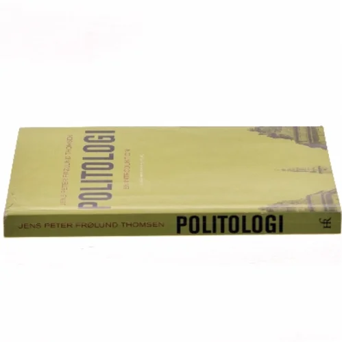 Politologi : en introduktion af Jens Peter Frølund Thomsen (Bog)