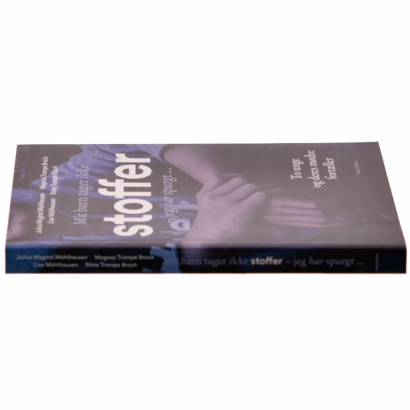 Mit barn tager ikke stoffer - jeg har spurgt : to unge og deres mødre fortæller af Julius Mygind Mühlhausen (Bog)