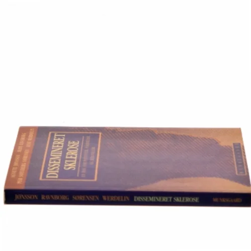 Dissemineret sklerose : en bog for patienter, pårørende og behandlere af Agnete Jønsson (Bog)