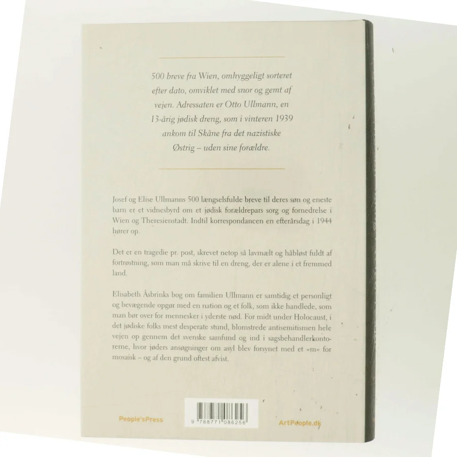 Og træerne står stadig i Wienerwald af Elisabeth Åsbrink (Bog)