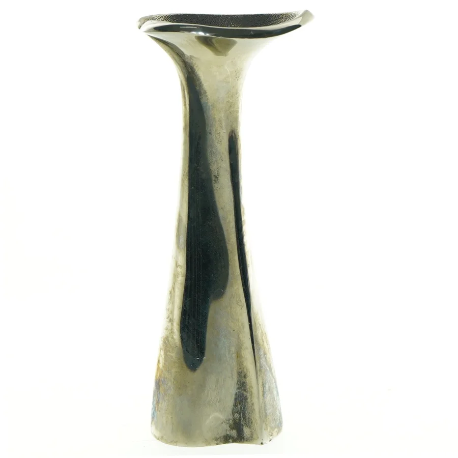 Sølvfarvet vase (str. 16 x 7 cm)