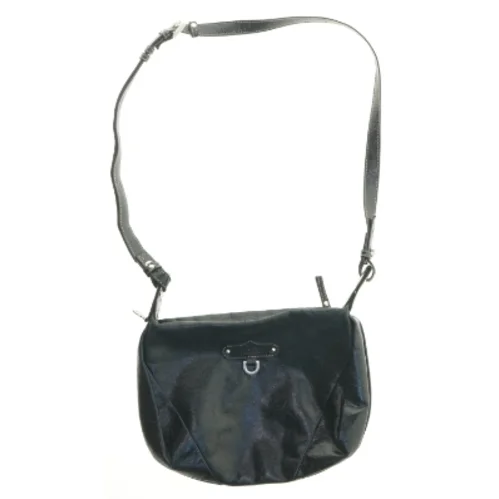 Sort skuldertaske i læder fra Adax