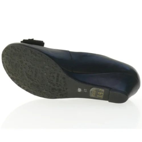 Sorte læder sko med kilehæl (str. 41)