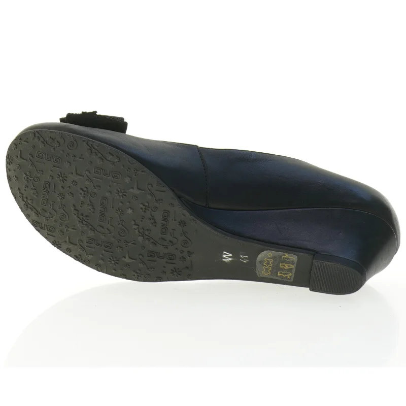 Sorte læder sko med kilehæl (str. 41)