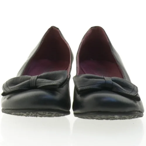 Sorte læder sko med kilehæl (str. 41)