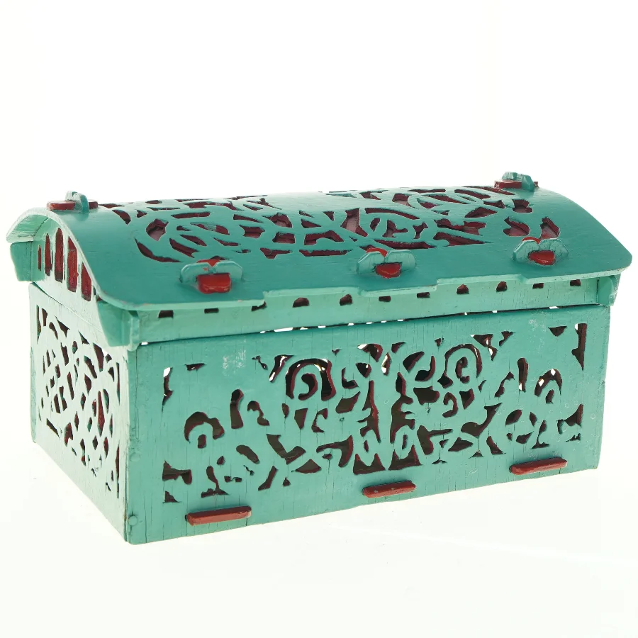 Udskåret trækasse (str. 31 x 23 x 16 cm)