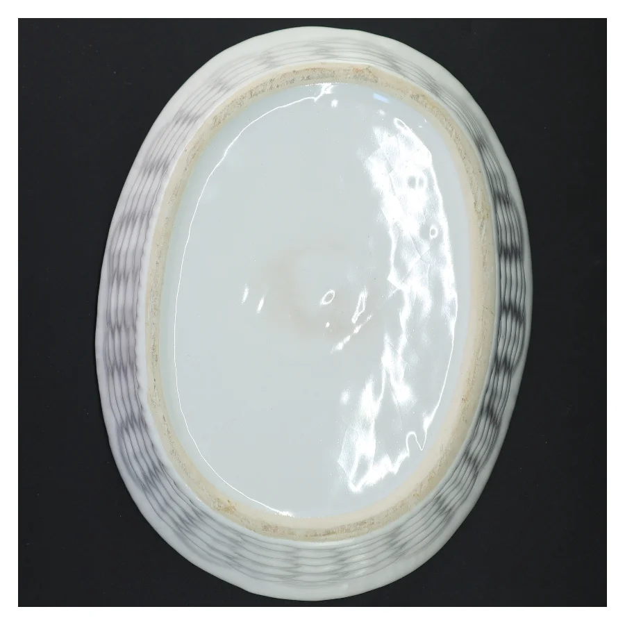 Hvid kurveflet porcelænsskål (str. 27 x 20 x 12 cm)